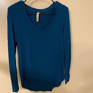 Athleta lightweight teal long sleeve. Very soft, worn once. Fits like a small.